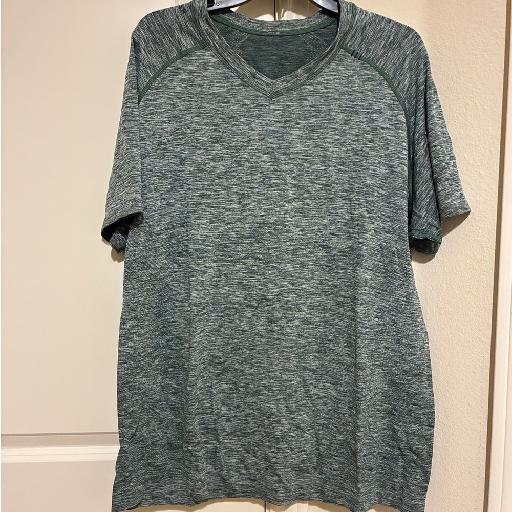 Lululemon Shirt Mens XL Green Performance Short Sleeve Metal Vent Tech V-Neck
